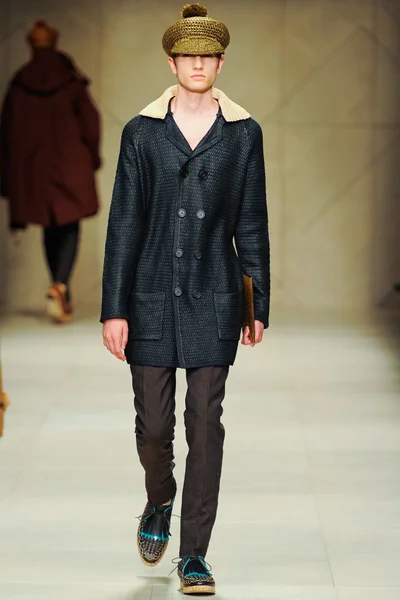 Look 10